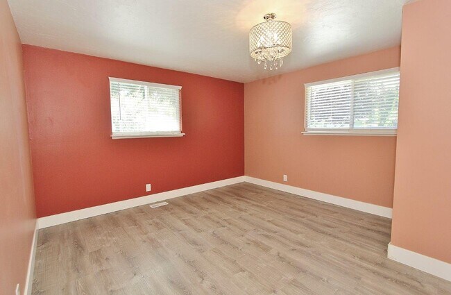 Building Photo - 3873 N Manchester St