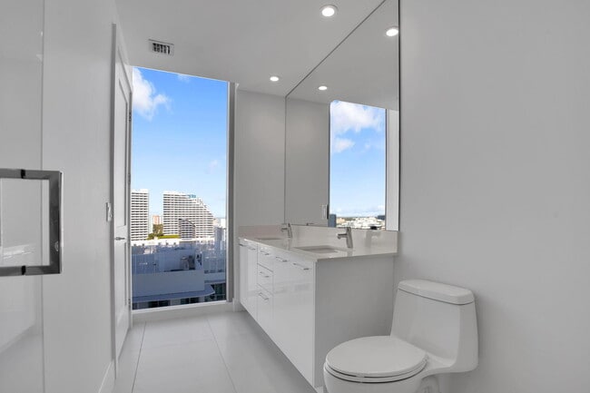 Building Photo - 151 N Seabreeze Blvd