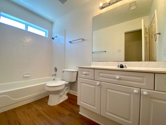 Building Photo - Lovely home in desirable Scofield Farms!