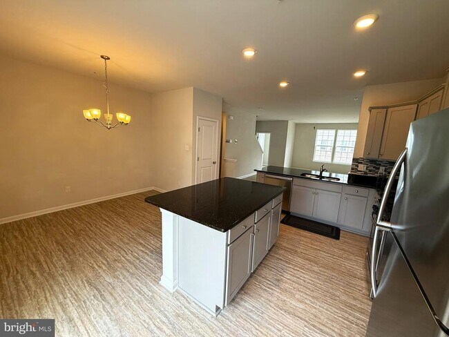 Building Photo - 7737 Venice Ln