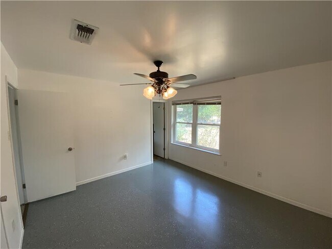 Building Photo - 1122 Rhonda Lee St