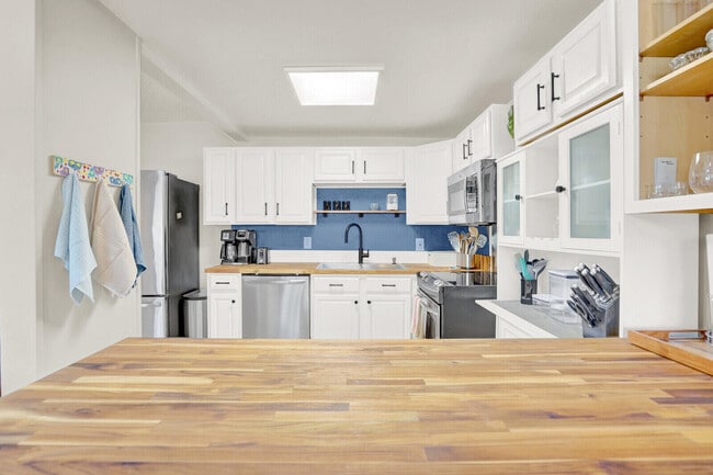 Building Photo - 1016 Cambridge A