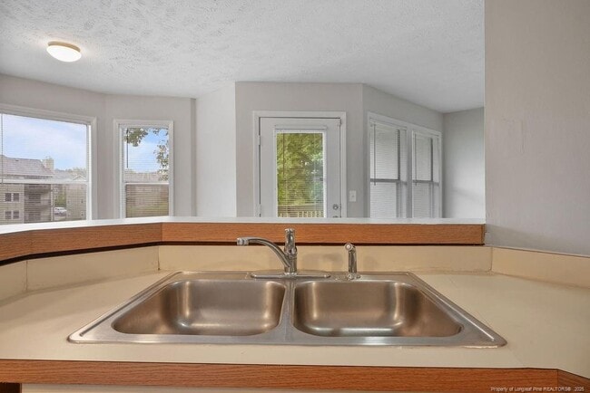Building Photo - 6804 Willowbrook Dr