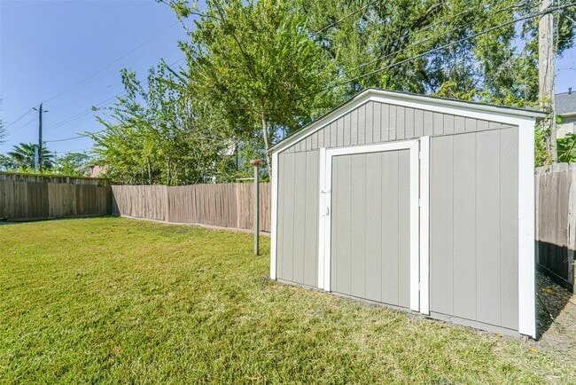 Building Photo - 4702 Maple St