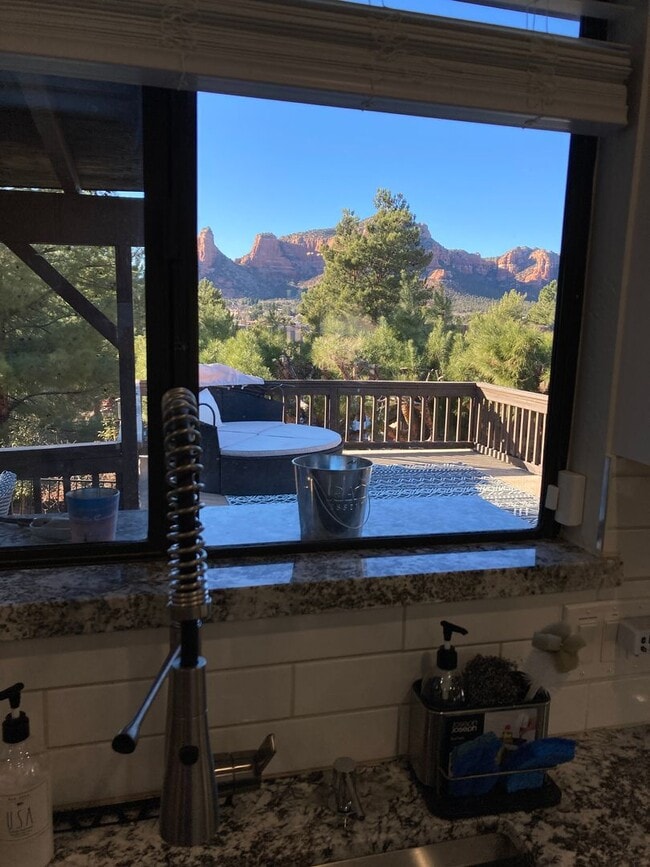 Building Photo - Gorgeous, modern, remodeled, furnished ren...