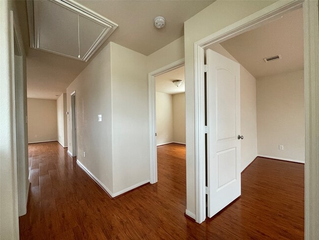 Building Photo - 7139 Pavilion Dr