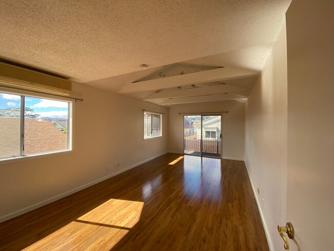 Building Photo - 95-696-696 Makaiolani St