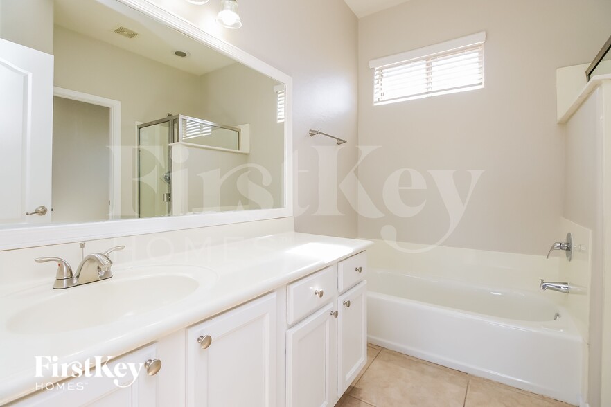 Building Photo - 7111 N 27th Ln