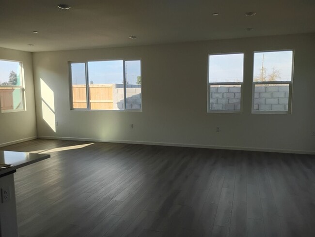 Building Photo - Brand-New 4-Bedroom Home for Rent in Hughson – Built 2025