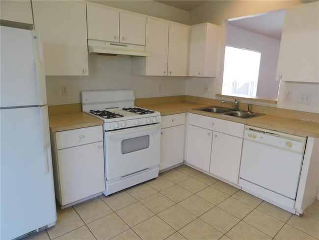 Building Photo - 6047 White Sails Dr