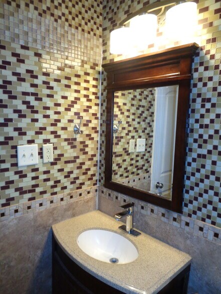 Building Photo - 946 Jennifer Jean Dr