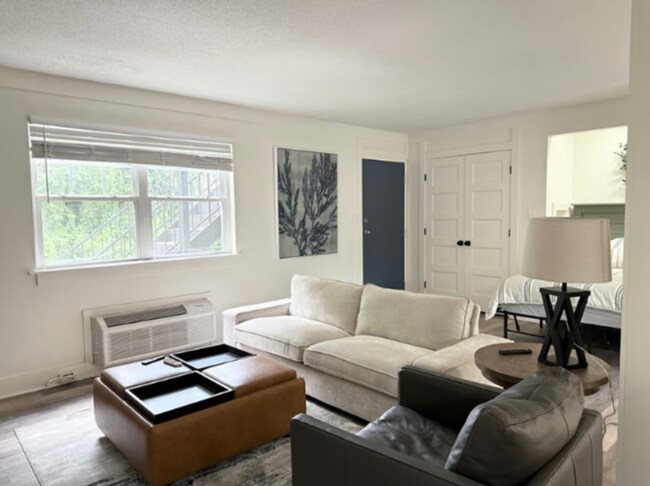 Building Photo - 1 Bed, 1 Bath Furnished Apartment  – Great Location & Amenities! Flexible Lease Terms Available