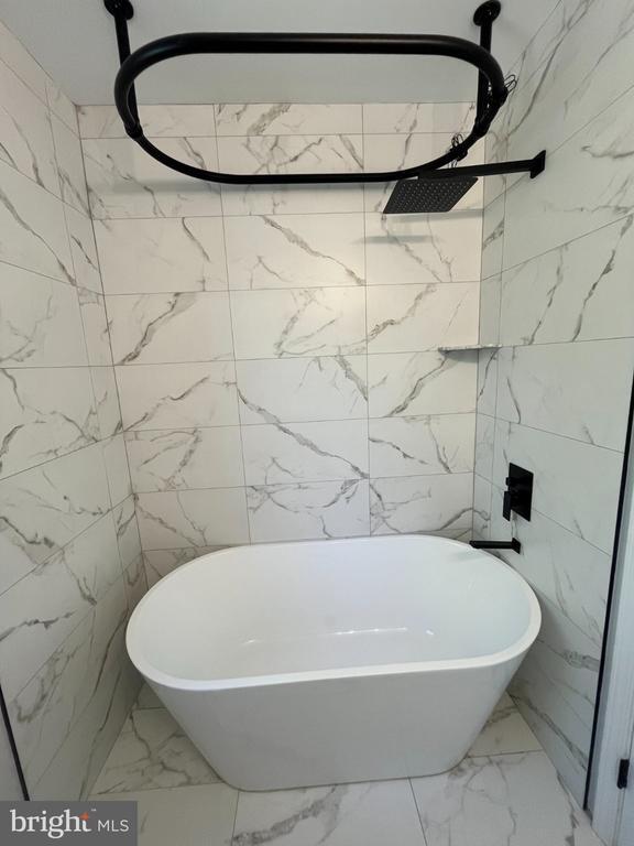 Building Photo - 327 Whittier St NW