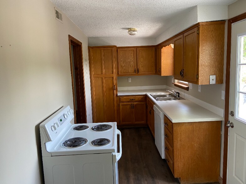 Building Photo - 103 S 4th St