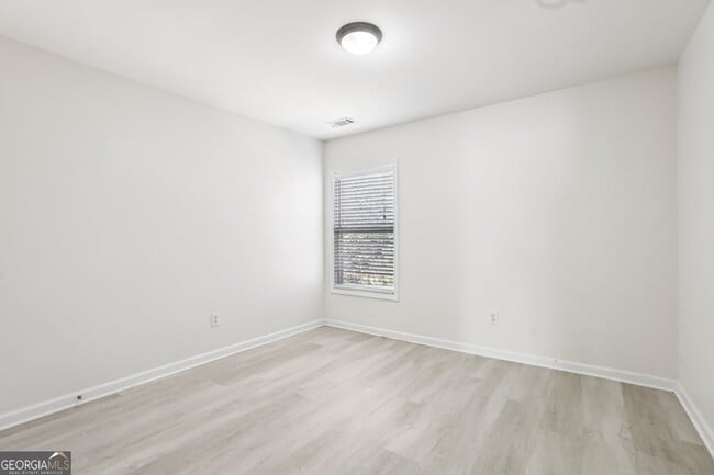 Building Photo - 5940 Bentley Way