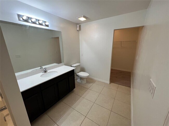 Building Photo - 818 La Salle Ave