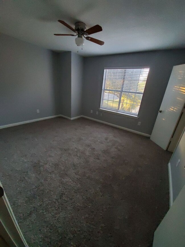 Building Photo - 102 Austin Stone Dr