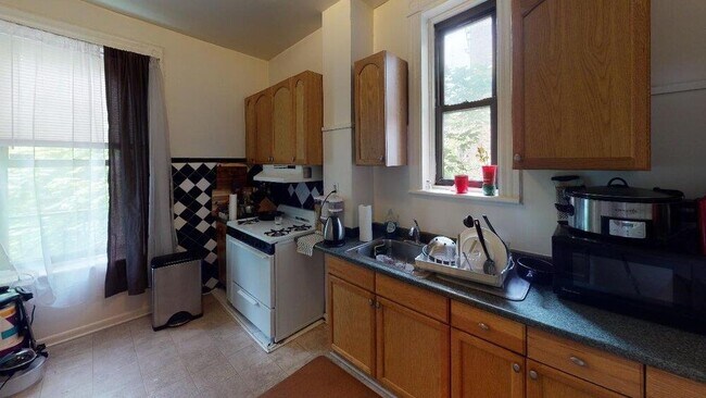 Building Photo - 1116 Hudson St