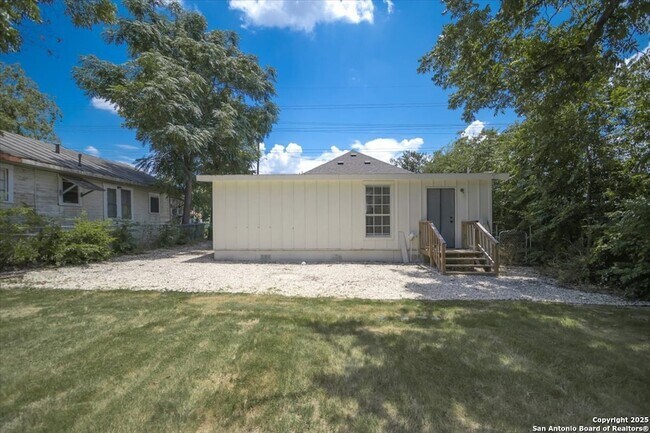 Building Photo - 725 Westfall Ave
