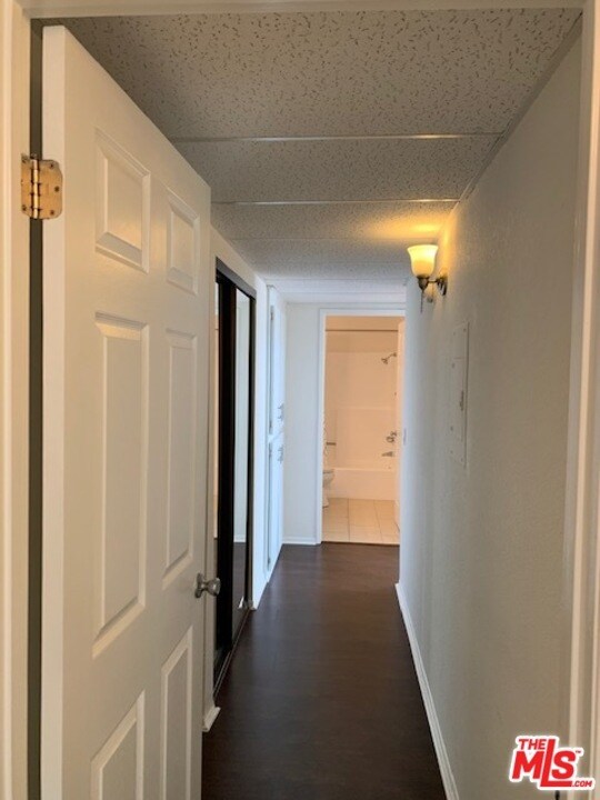 Building Photo - 4353 Coldwater Canyon Ave
