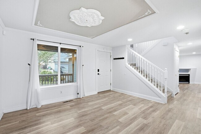 Building Photo - 10931 SE Henderson Dr