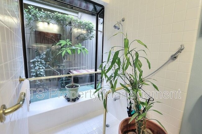 Building Photo - 2010 Promontory Point Ln