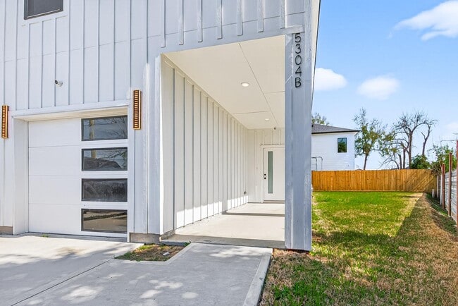 Building Photo - 5304 Lynnfield St