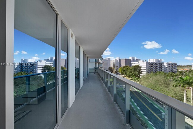 Building Photo - 9221 E Bay Harbor Dr