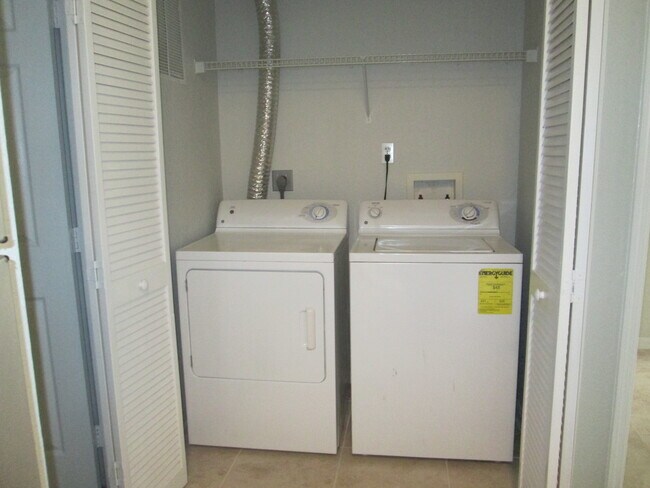 Building Photo - 2 bedroom 2 bath Condominium in The Fountains at Metrowest