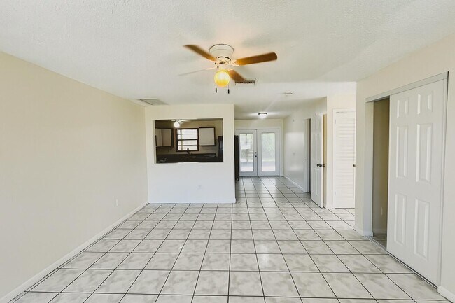 Building Photo - 3313 Plaza Pl