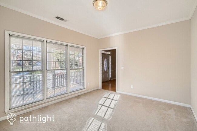 Building Photo - 902 Chadwick Park Dr