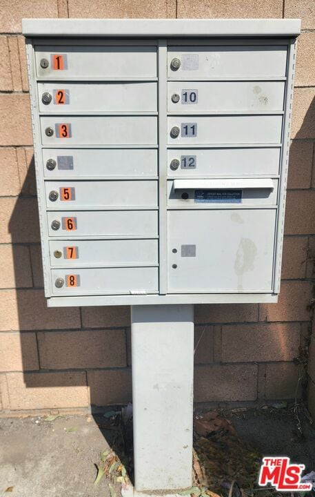 Building Photo - 165 N Hamilton Ave