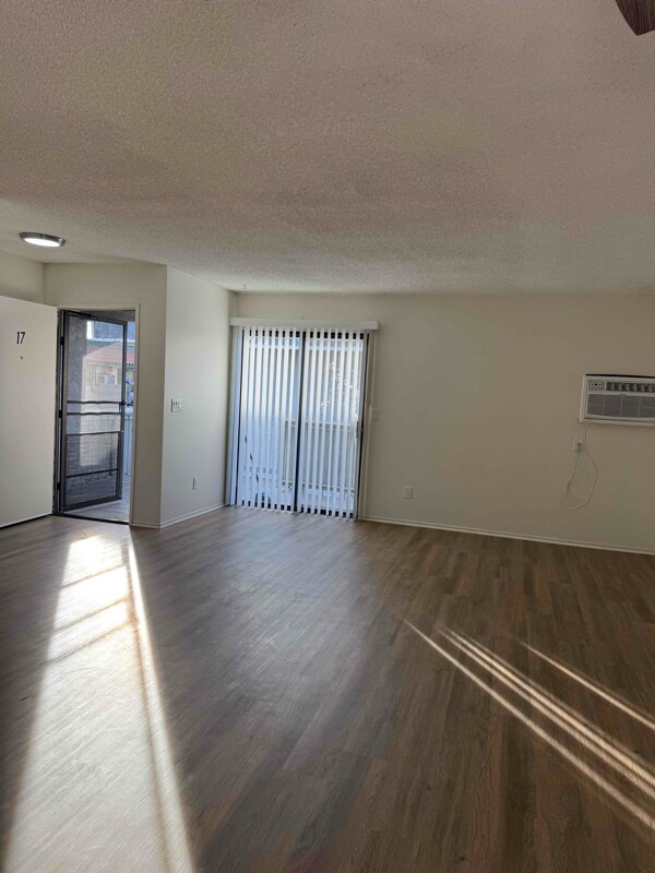 Building Photo - 1400 Peckham St