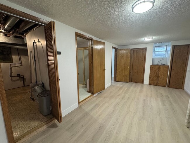 Building Photo - Cute Home in Central Bismarck with Huge Garage