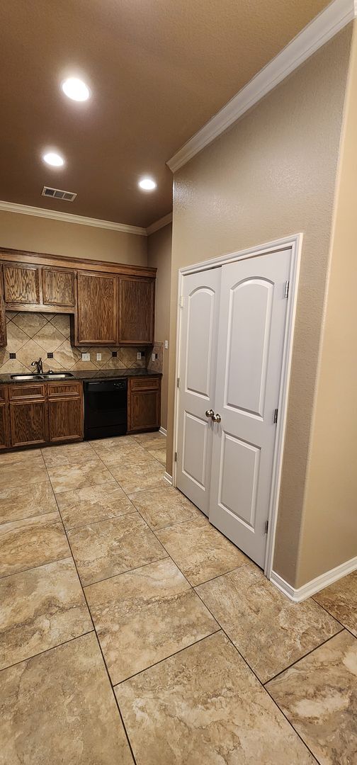 Building Photo - 3 Bed / 2 Bath Duplex - Bunny Trail Area -...