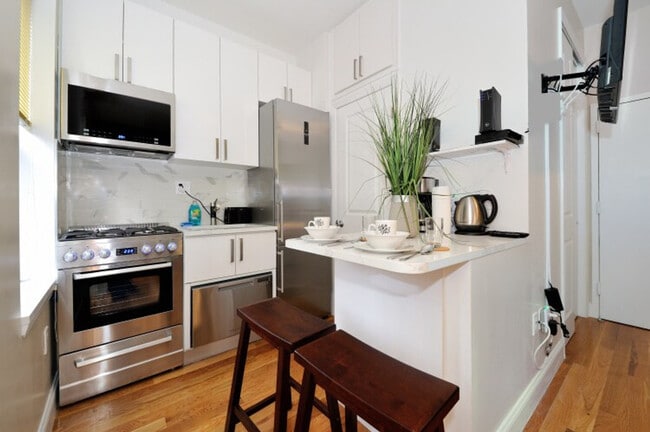 Building Photo - 137 MacDougal St