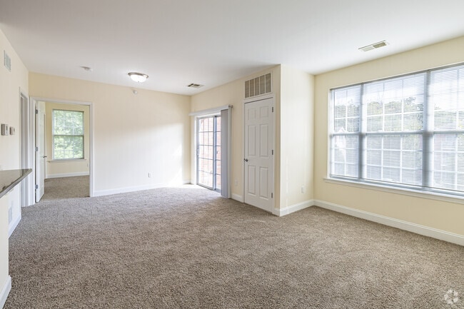 2BR, 2BA - 1,104SF - Hampton -Living/Dining Room - Wyncrest at East Windsor