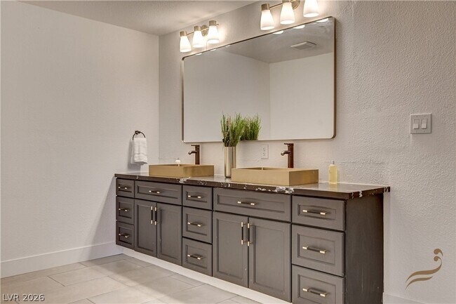 Building Photo - 2685 S Tenaya Way