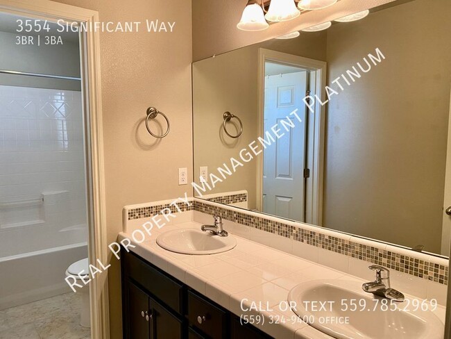 Building Photo - $2,300 Barstow & DeWolf 3 Bedroom - Commun...