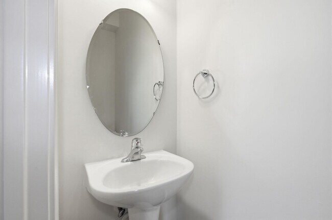 Building Photo - 20 Houser Dr