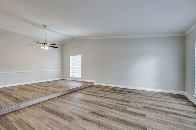Building Photo - Spacious 4BD Home with Stunning Landscape ...