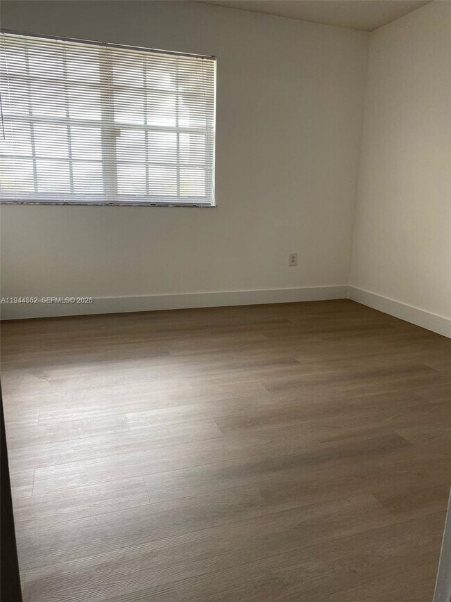 Building Photo - 220 SW 116th Ave