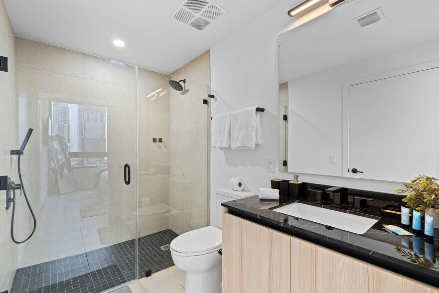 Building Photo - 225 N Miami Ave