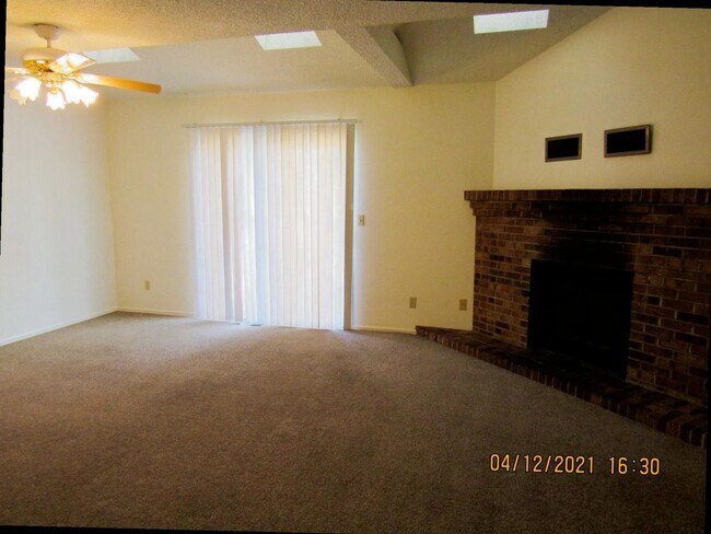 Building Photo - 375 Wildrose Lane