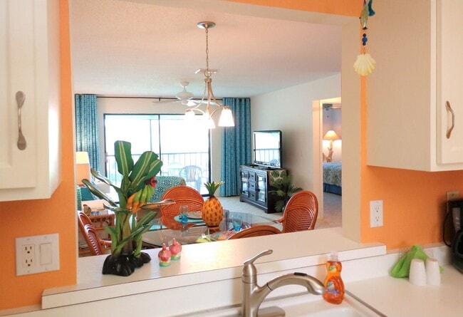 Building Photo - Seasonal Short-Term 2-Bedroom 2-Bathroom 2nd Floor Condo located at Mission Lakes!