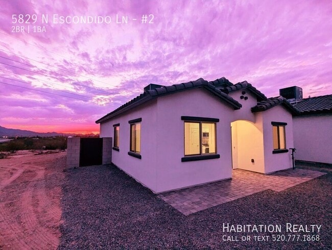 Building Photo - 5829 N Escondido Ln