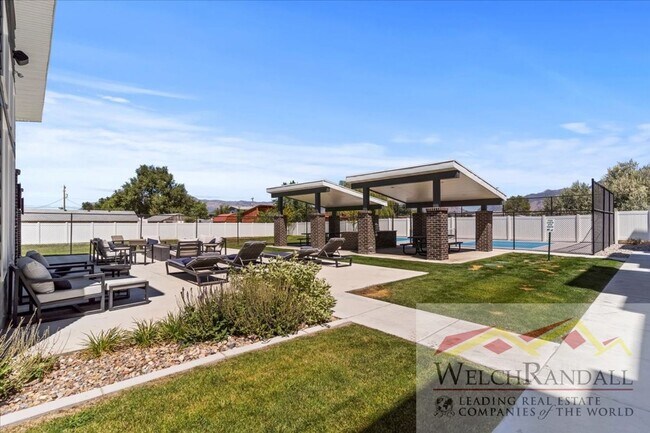 Building Photo - Beautiful 3 Bed 2.5 Bath Townhome in West ...
