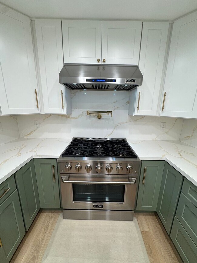 Building Photo - Charming Cul de Sac Home with Spacious Yard and Renovated Interior