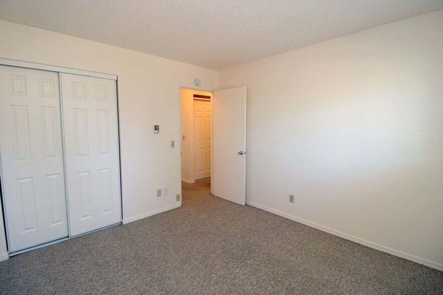 Building Photo - 6214 SE 51st Ave