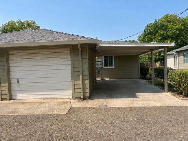 Building Photo - 426 N Olive Ave